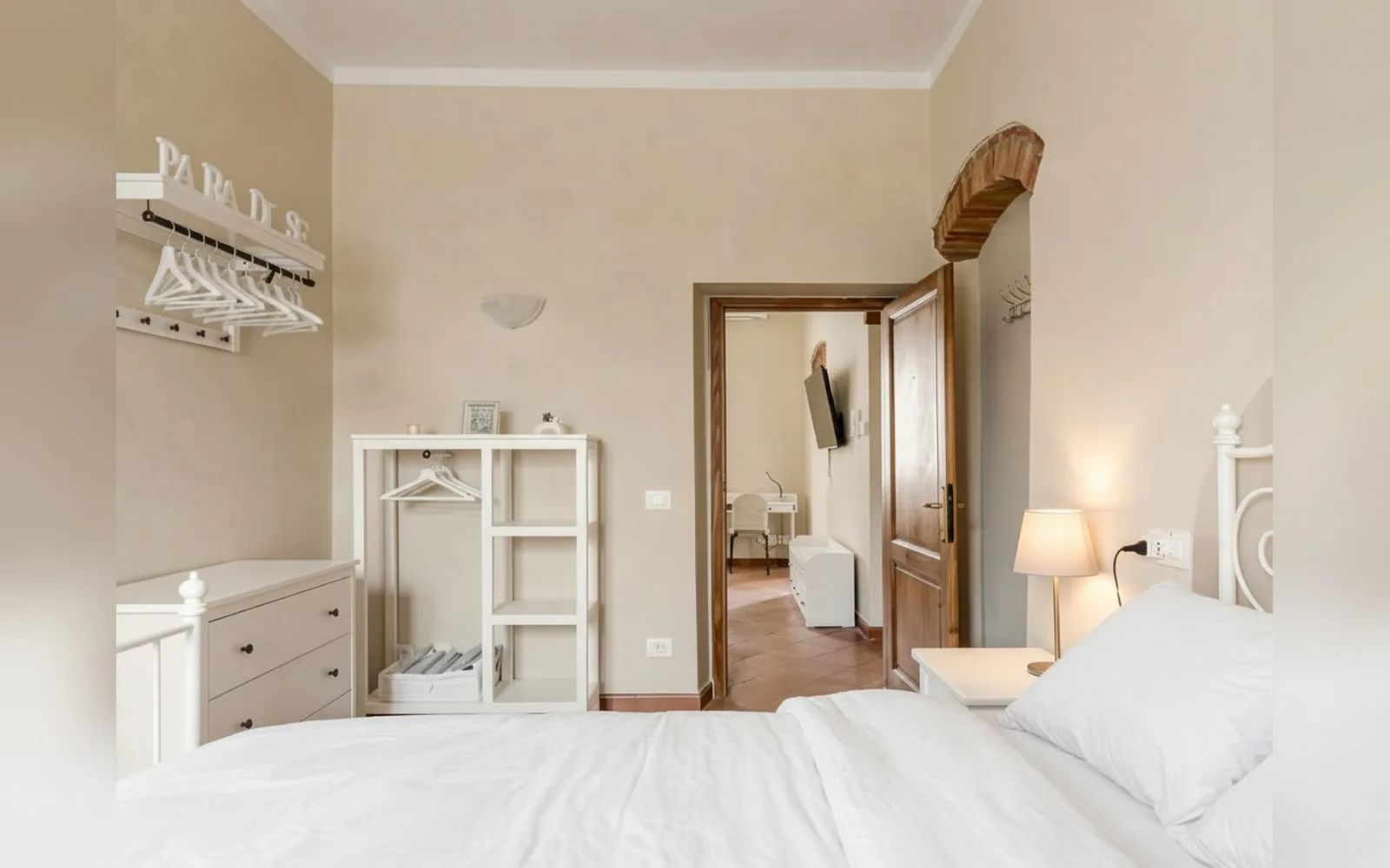Oasis Apartment — Appartamenti con vasca idromassaggio e parcheggio a Prato, — galleria foto 8
