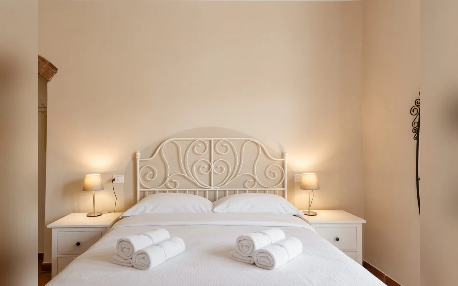 Camera Oasis Apartment — Appartamenti con vasca idromassaggio e parcheggio a Prato,  (foto 1)